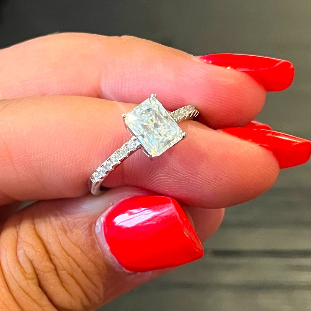 Beautiful radiant cut white moissanite ring with silver setting💍 || Size 8